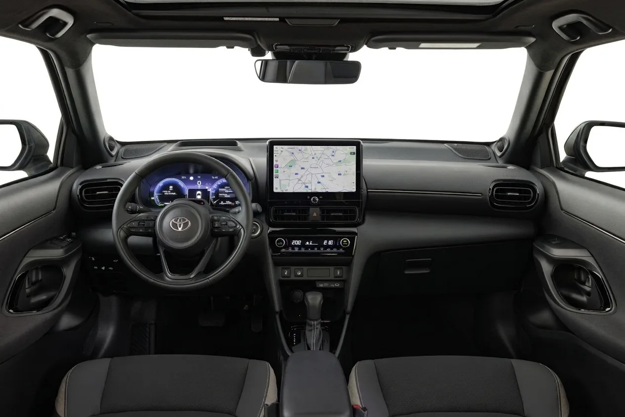 Car Inside - Toyota Yaris Cross