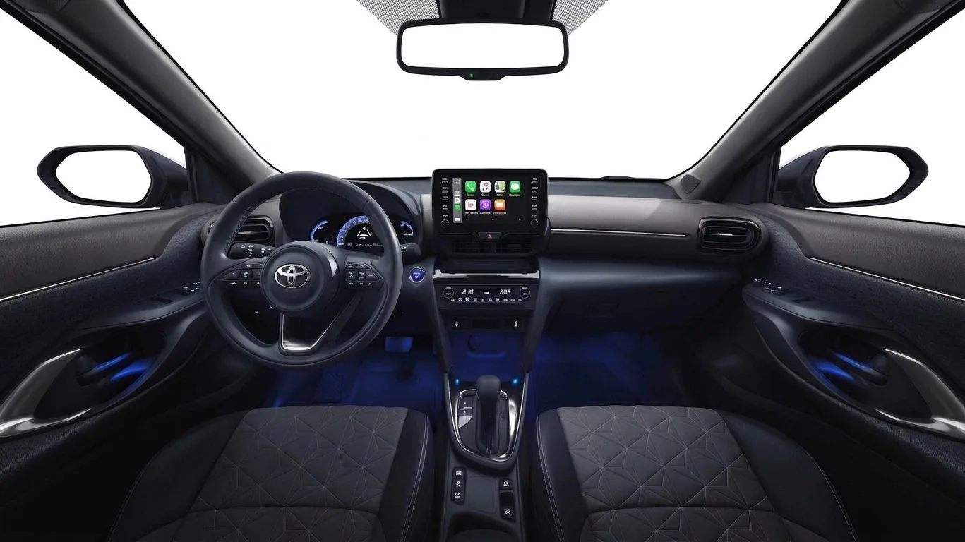 Car Inside - Toyota Yaris Cross