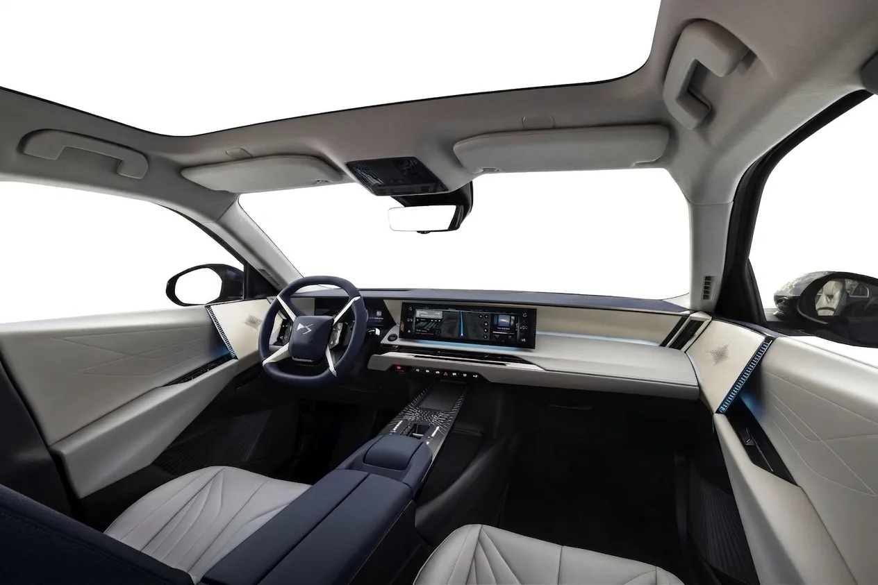 Car Inside - DS Nº8